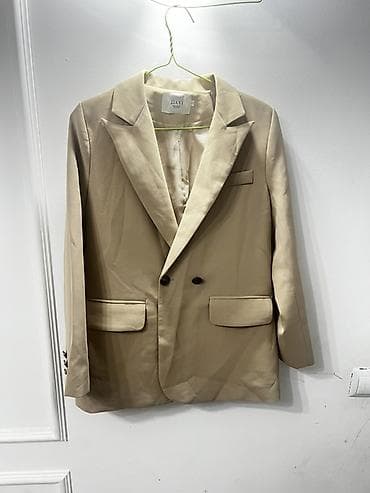 Классический бежевый пиджак Турецкий бренд - Крой: однобортный at lalafo.kg Классический бежевый пиджак Турецкий бренд - Крой: однобортный