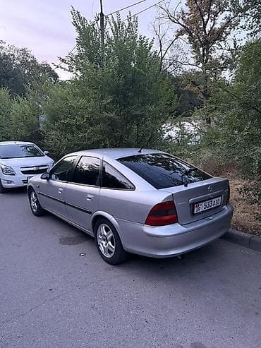 Opel Vectra: 1998 г., 2.5 л, Механика, Бензин, Хэтчбэк at lalafo.kg Opel Vectra: 1998 г., 2.5 л, Механика, Бензин, Хэтчбэк