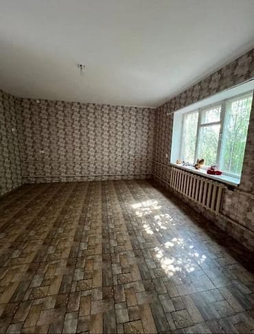 Продаётся жилой дом с просторными комнатами и большим участком, а at lalafo.kg Продаётся жилой дом с просторными комнатами и большим участком, а