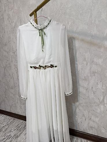Белое женское платье в романтическом стиле. - Длина: макси. - Рукава at lalafo.kg Белое женское платье в романтическом стиле. - Длина: макси. - Рукава