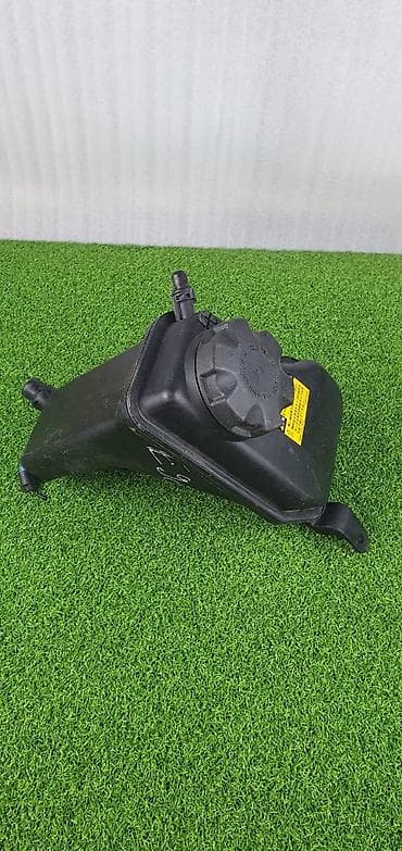 Бачок BMW 2005 г., Б/у, Оригинал, Германия at lalafo.kg Бачок BMW 2005 г., Б/у, Оригинал, Германия