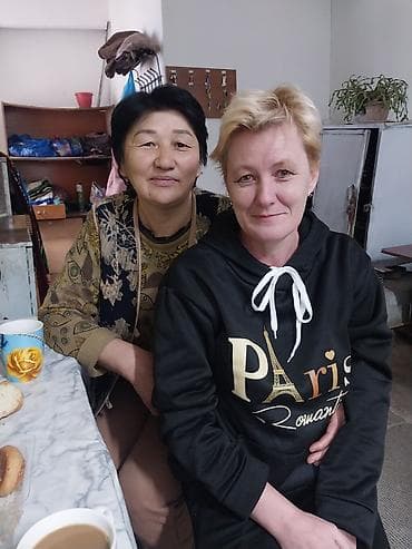 Ищем работу Особенности: - Капюшон с контрастными белыми шнурами - at lalafo.kg Ищем работу Особенности: - Капюшон с контрастными белыми шнурами -