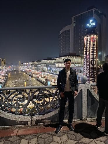 Куртка мужская демисезонная - Классический крой: прямой силуэт, длина at lalafo.kg Куртка мужская демисезонная - Классический крой: прямой силуэт, длина