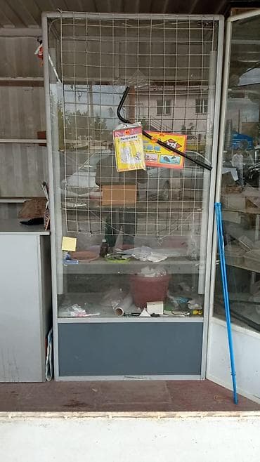 Торговое оборудование для магазина Кассовый стол - 2 тыс. Витрины at lalafo.kg Торговое оборудование для магазина Кассовый стол - 2 тыс. Витрины