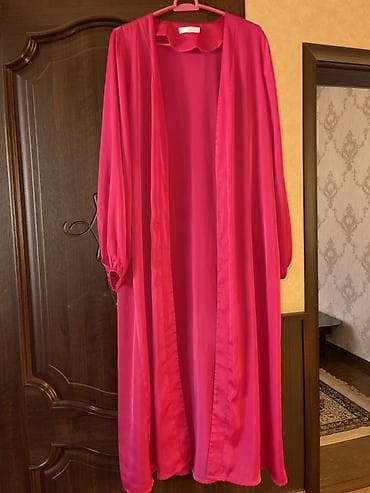 Яркий лёгкий накидка цвета фуксии. - Длина: макси, свободный прямой at lalafo.kg Яркий лёгкий накидка цвета фуксии. - Длина: макси, свободный прямой