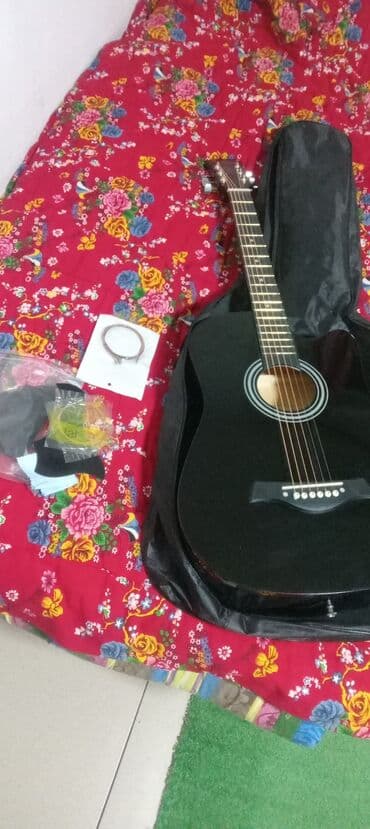 Акустическая гитара 6-струнная, корпус дредноут, цвет — черный глянец at lalafo.kg Акустическая гитара 6-струнная, корпус дредноут, цвет — черный глянец