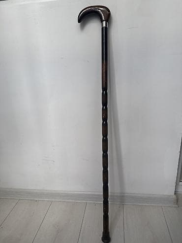 Трость классическая деревянная - Материал: дерево с темным лаковым at lalafo.kg Трость классическая деревянная - Материал: дерево с темным лаковым