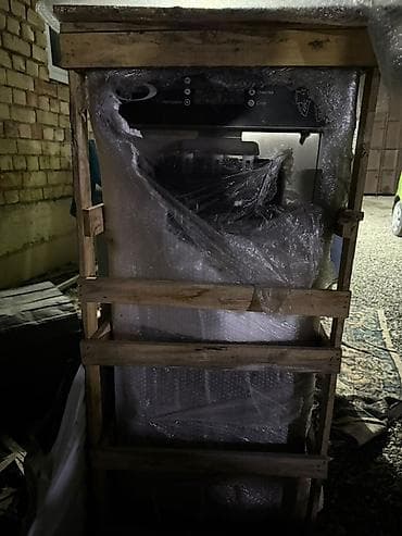 Профессиональный аппарат для мягкого мороженого (софт). Вертикальная at lalafo.kg Профессиональный аппарат для мягкого мороженого (софт). Вертикальная