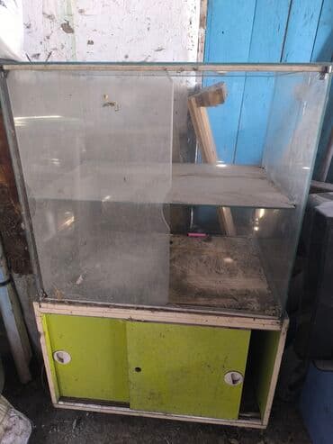 Торговый стеллаж со стеклянными стенками и полками, а также at lalafo.kg Торговый стеллаж со стеклянными стенками и полками, а также