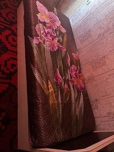 Двуспальная кровать и односпальные кровати комплект Напишите по тому at lalafo.kg Двуспальная кровать и односпальные кровати комплект Напишите по тому