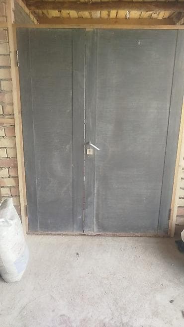 Дверь для хозяйственных помещений и складов, Б/у, Двухстворчатая at lalafo.kg Дверь для хозяйственных помещений и складов, Б/у, Двухстворчатая