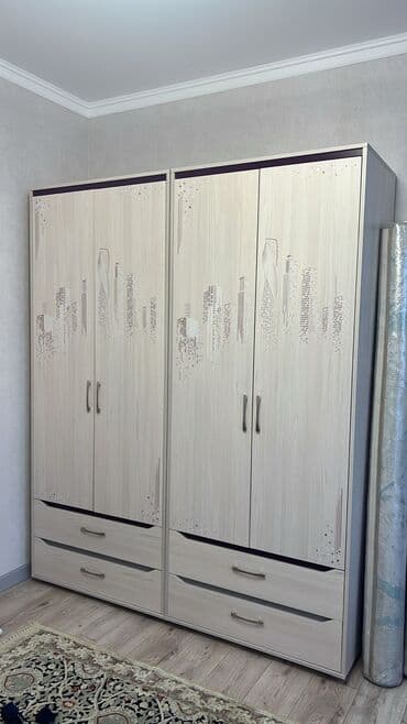 Шкаф-купе распашной 4-дверный с рисунком «городской силуэт» - at lalafo.kg Шкаф-купе распашной 4-дверный с рисунком «городской силуэт» -