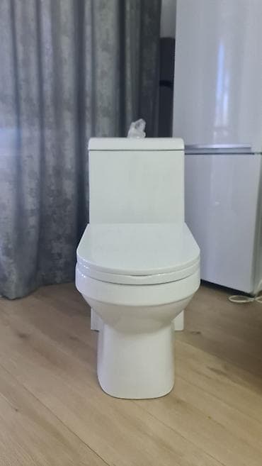 Новый унитаз. Находится на Иссык-Куле at lalafo.kg Новый унитаз. Находится на Иссык-Куле