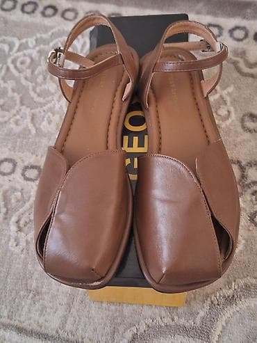 Босоножки, 41, George, Новый, цвет - Коричневый, Самовывоз at lalafo.kg Босоножки, 41, George, Новый, цвет - Коричневый, Самовывоз