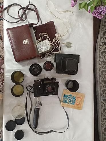 Пленочный фотоаппарат Зенит с набором аксессуаров. Состав набора: - at lalafo.kg Пленочный фотоаппарат Зенит с набором аксессуаров. Состав набора: -