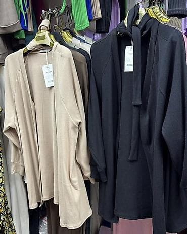 Кардиган женский трикотажный, свободного кроя. - Модель без застёжки at lalafo.kg Кардиган женский трикотажный, свободного кроя. - Модель без застёжки