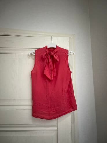 Блузка, Классическая модель, Сатин, Однотонный at lalafo.kg Блузка, Классическая модель, Сатин, Однотонный