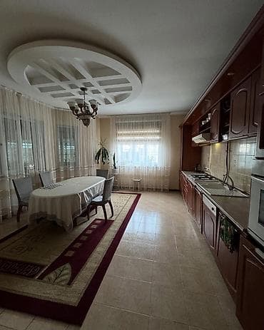 🏡 Продаётся просторный дом с подвалом 📍 Район Ахунбаева Идеальный lalafo.kg да — 4 🏡 Продаётся просторный дом с подвалом 📍 Район Ахунбаева Идеальный — 4