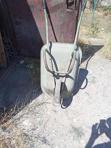 Одноколесная строительная тачка.СССР В отличном состоянии.Дом на ней at lalafo.kg Одноколесная строительная тачка.СССР В отличном состоянии.Дом на ней