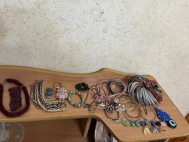 Большой набор бижутерии и аксессуаров Состав набора (по фото): - at lalafo.kg Большой набор бижутерии и аксессуаров Состав набора (по фото): -