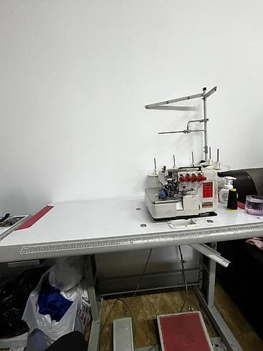 Промышленный оверлок на столе с приводом - Тип at lalafo.kg Промышленный оверлок на столе с приводом - Тип