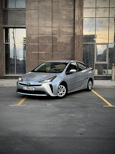 Toyota Prius: 2019 г., 1.8 л, Вариатор, Гибрид, Хэтчбэк at lalafo.kg Toyota Prius: 2019 г., 1.8 л, Вариатор, Гибрид, Хэтчбэк