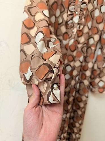 Платье-макси с длинным рукавом от Hijab Store. - Свободный силуэт at lalafo.kg Платье-макси с длинным рукавом от Hijab Store. - Свободный силуэт