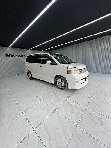 Toyota Voxy: 2003 г., 2 л, Автомат, Бензин, Минивэн at lalafo.kg Toyota Voxy: 2003 г., 2 л, Автомат, Бензин, Минивэн