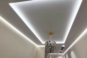 Подвесная потолочная люстра с кристаллическими элементами. Оснащена at lalafo.kg Подвесная потолочная люстра с кристаллическими элементами. Оснащена