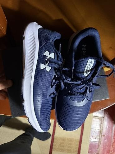 Кроссовки Under Armour (арт. 302) - Модель: беговые/тренировочные at lalafo.kg Кроссовки Under Armour (арт. 302) - Модель: беговые/тренировочные