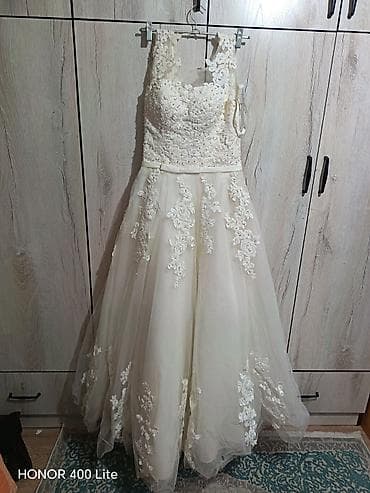 Свадебное платье айвори с кружевным декором. Фата в подарок. Надевала lalafo.kg да Свадебное платье айвори с кружевным декором. Фата в подарок. Надевала