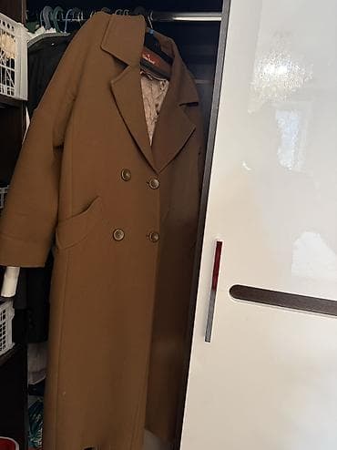 Пальто, Классика, Осень-весна, Стеганый, Длинная модель, Двубортная модель, M, L at lalafo.kg Пальто, Классика, Осень-весна, Стеганый, Длинная модель, Двубортная модель, M, L