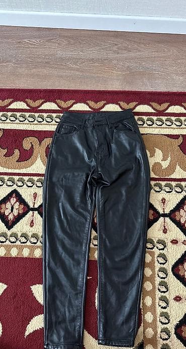 Брюки Осень-весна, Экокожа, Б/у, M at lalafo.kg Брюки Осень-весна, Экокожа, Б/у, M