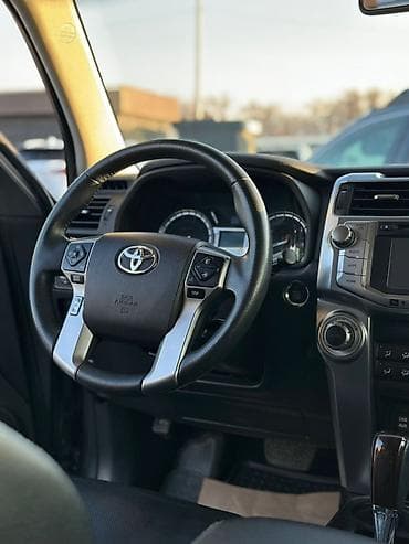 Toyota 4Runner — интерьер и оснащение свежый не оформленый - Руль с at lalafo.kg Toyota 4Runner — интерьер и оснащение свежый не оформленый - Руль с