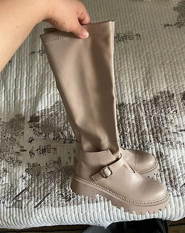 Бежевые женские сапоги Gold River на тракторной платформе - Цвет at lalafo.kg Бежевые женские сапоги Gold River на тракторной платформе - Цвет