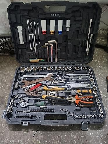 Набор ручного инструмента в прочном пластиковом кейсе с формованными at lalafo.kg Набор ручного инструмента в прочном пластиковом кейсе с формованными