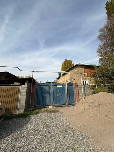 Дом, 180 м², 3 комнаты, Риэлтор, Старый ремонт at lalafo.kg Дом, 180 м², 3 комнаты, Риэлтор, Старый ремонт