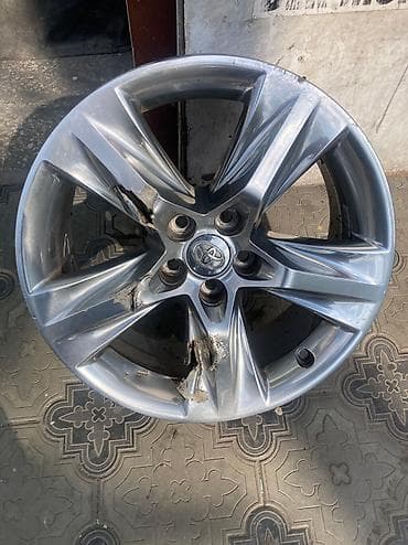 Литые Диски R 19 Toyota, 1 шт, отверстий - 5, Б/у at lalafo.kg Литые Диски R 19 Toyota, 1 шт, отверстий - 5, Б/у