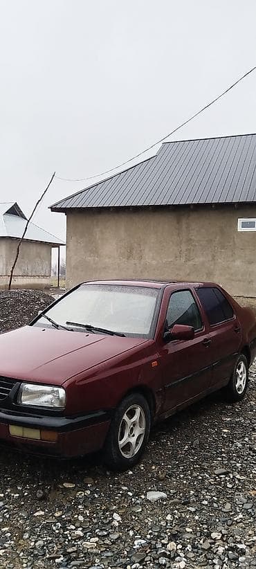 Volkswagen Vento: 1993 г., 1.8 л, Механика, Бензин, Седан at lalafo.kg Volkswagen Vento: 1993 г., 1.8 л, Механика, Бензин, Седан