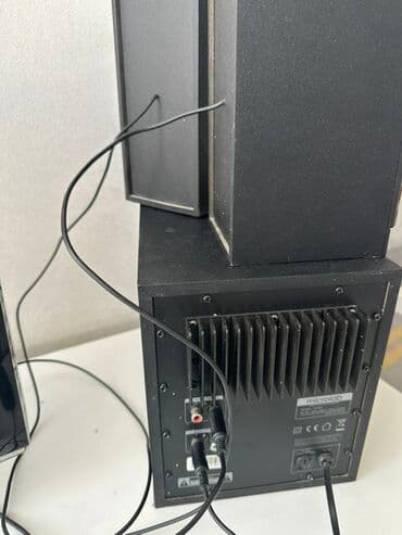 Акустическая система Microlab M300 (2.1) - Комплектация: сабвуфер и at lalafo.kg Акустическая система Microlab M300 (2.1) - Комплектация: сабвуфер и