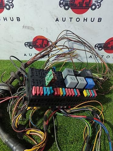 Блок предохранителей Volkswagen Passat B3 1.8 1990 (б/у) at lalafo.kg Блок предохранителей Volkswagen Passat B3 1.8 1990 (б/у)