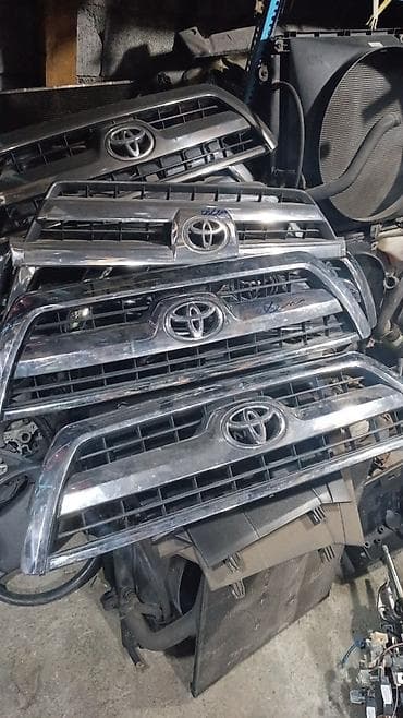 Решетка радиатора Toyota Б/у, Оригинал at lalafo.kg Решетка радиатора Toyota Б/у, Оригинал