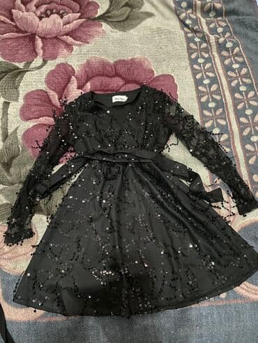 Вечернее платье, А-силуэт, Длинная модель, Атлас, С рукавами, С пайетками, M, XS, S at lalafo.kg Вечернее платье, А-силуэт, Длинная модель, Атлас, С рукавами, С пайетками, M, XS, S