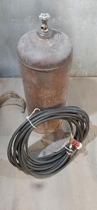 Срочно продам газовый балон. С редуктором и кислородным шлангом 20 at lalafo.kg Срочно продам газовый балон. С редуктором и кислородным шлангом 20