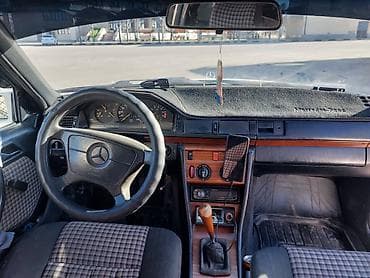 Mercedes-Benz W124: 1993 г., 2.2 л, Ручные, Бензин, Седан at lalafo.kg Mercedes-Benz W124: 1993 г., 2.2 л, Ручные, Бензин, Седан