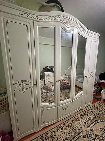 Спальный гарнитур в классическом стиле, белый с декоративной резьбой и at lalafo.kg Спальный гарнитур в классическом стиле, белый с декоративной резьбой и