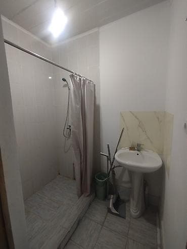 Линолеум: 1 бөлмө, Менчик ээси, Чогуу жашоосу жок, Эмерексиз lalafo.kg да — 4 Линолеум: 1 бөлмө, Менчик ээси, Чогуу жашоосу жок, Эмерексиз — 4