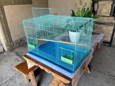 Новая большая клетка для попугаев, синего цвета. Просторная, с at lalafo.kg Новая большая клетка для попугаев, синего цвета. Просторная, с