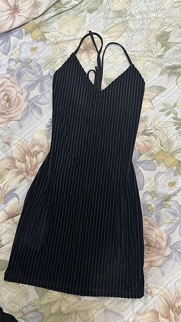 Вечернее платье, Короткая модель, Велюр, Без рукавов, Открытая спина at lalafo.kg Вечернее платье, Короткая модель, Велюр, Без рукавов, Открытая спина