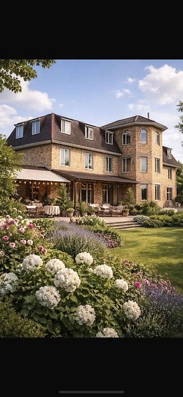 Просторный кирпичный дом с ландшафтным садом - Архитектура lalafo.kg да — 1 Просторный кирпичный дом с ландшафтным садом - Архитектура — 1